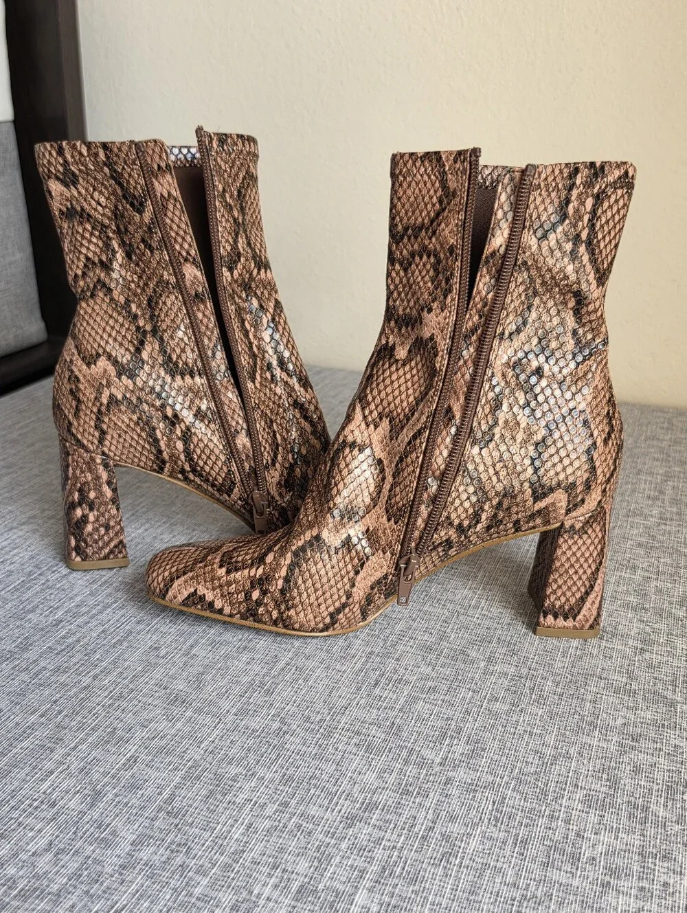 Steve Madden Harli Brown Snake Print Boots Block Heel Size 6 Ankle Bootie